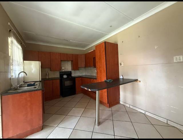 3 BEDROOM HOUSE FOR SALE IN VANDERBIJLPARK CE 2